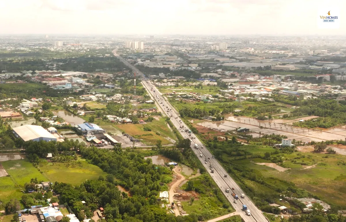 hinh anh quoc lo 22 qua vinhomes hoc mon